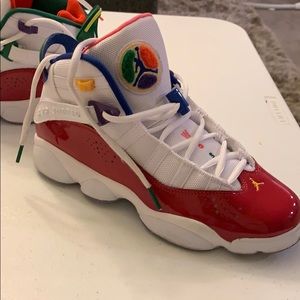 Barely been worn. Box is missing